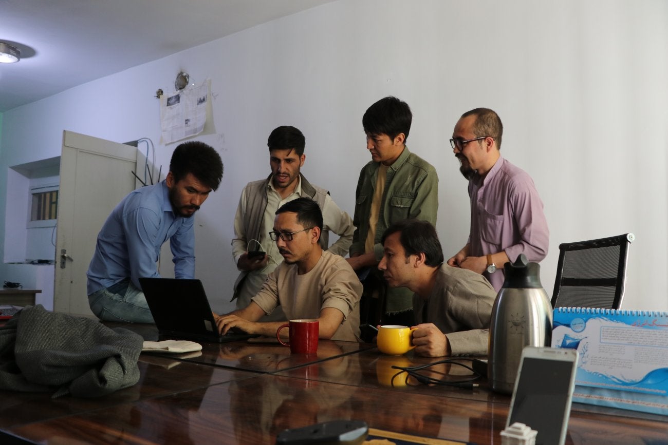 Image of journalists in ETILAAT ROZ newsroom in Afghanistan