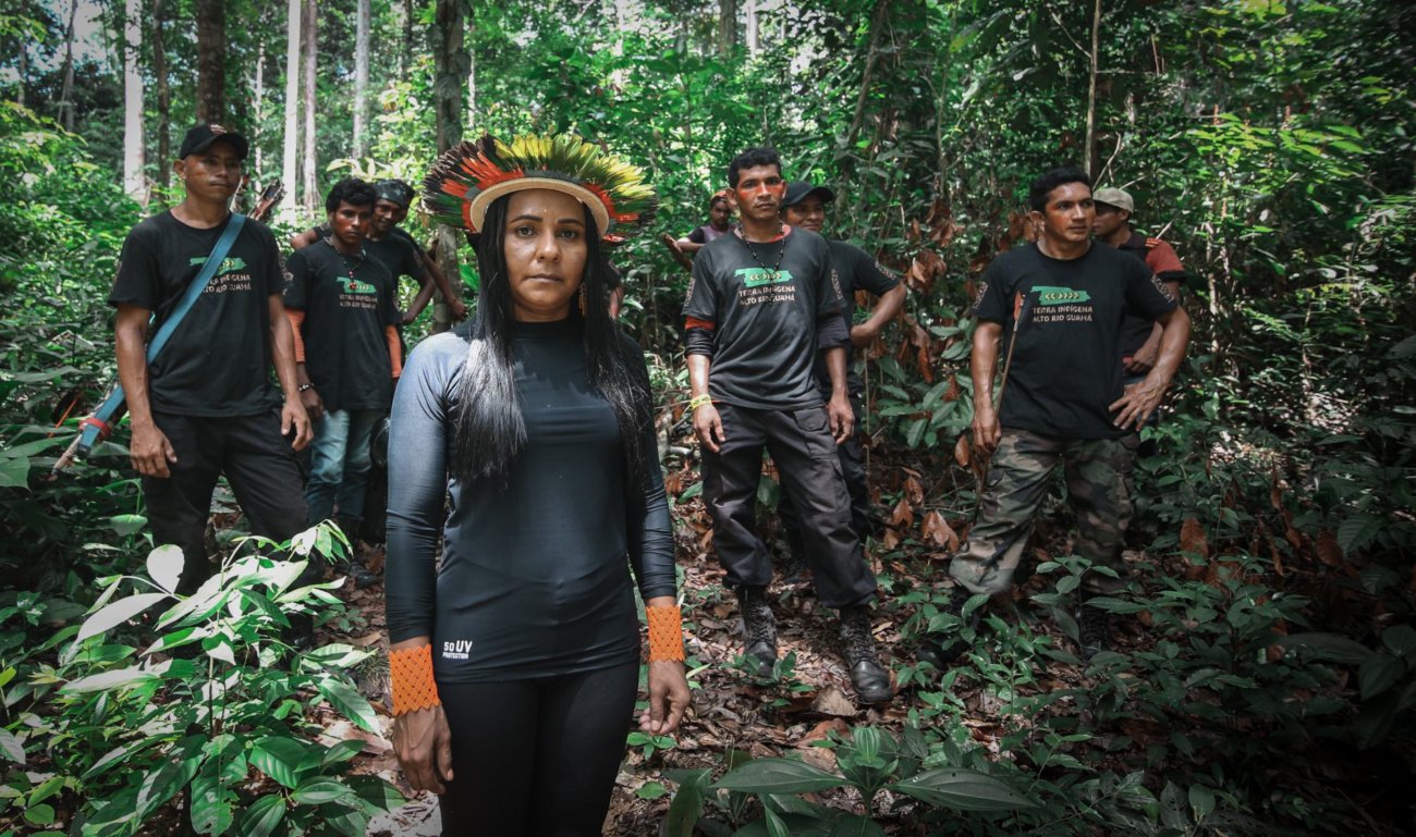 Puyr Tembé with her team of Forest Guardians  (photo credit Fernanda Luna)